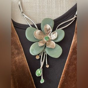 NWOT Green Sunshine Floral Necklace & Earrings. Excellent!